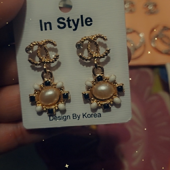 Earings $15 a pair - Picture 10 of 16